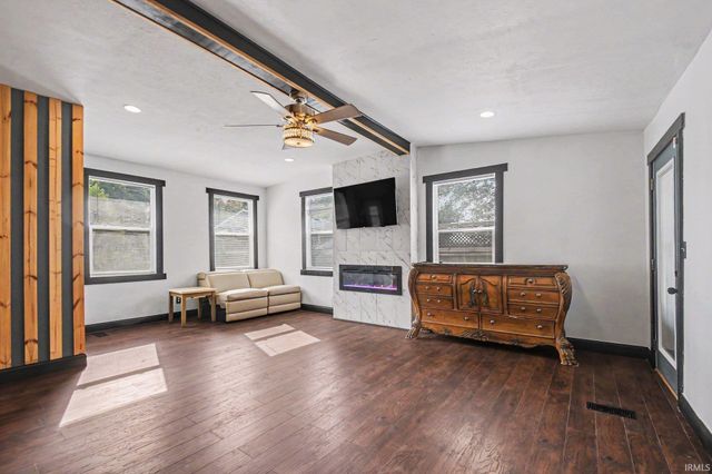 2827 Edwardsburg Avenue, Elkhart, IN 46514