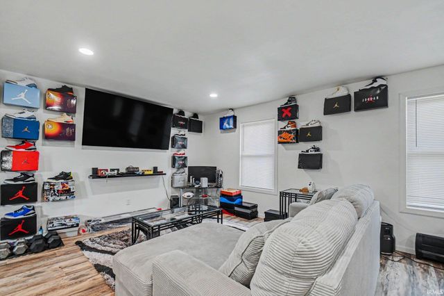 2827 Edwardsburg Avenue, Elkhart, IN 46514