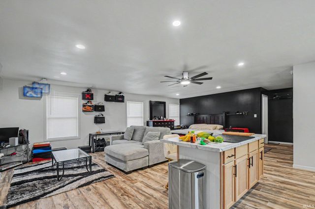 2827 Edwardsburg Avenue, Elkhart, IN 46514
