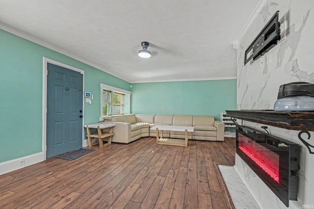 2827 Edwardsburg Avenue, Elkhart, IN 46514