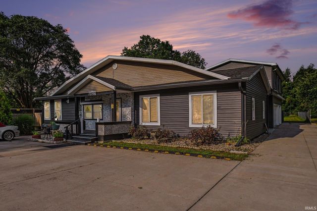 2827 Edwardsburg Avenue, Elkhart, IN 46514