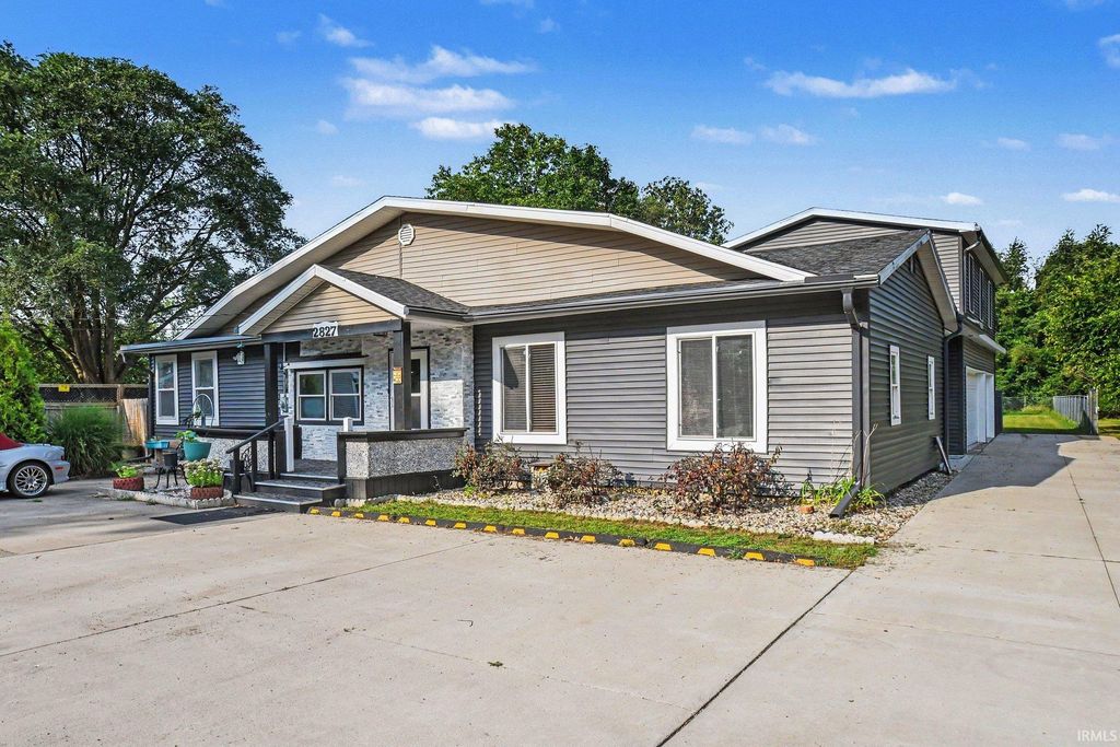 2827 Edwardsburg Avenue, Elkhart, IN 46514