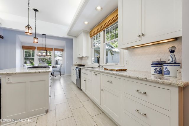 4002 MCGIRTS Boulevard, Jacksonville, FL 32210