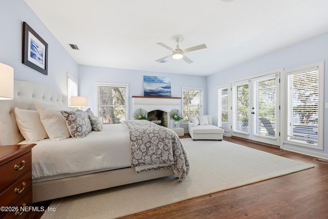 4002 MCGIRTS Boulevard, Jacksonville, FL 32210