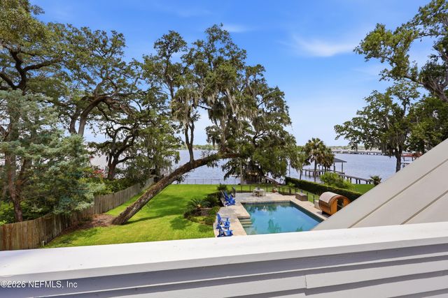 4002 MCGIRTS Boulevard, Jacksonville, FL 32210