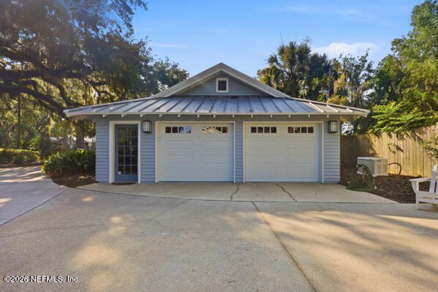 4002 MCGIRTS Boulevard, Jacksonville, FL 32210