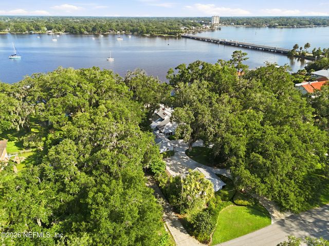 4002 MCGIRTS Boulevard, Jacksonville, FL 32210