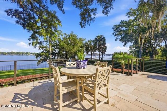 4002 MCGIRTS Boulevard, Jacksonville, FL 32210
