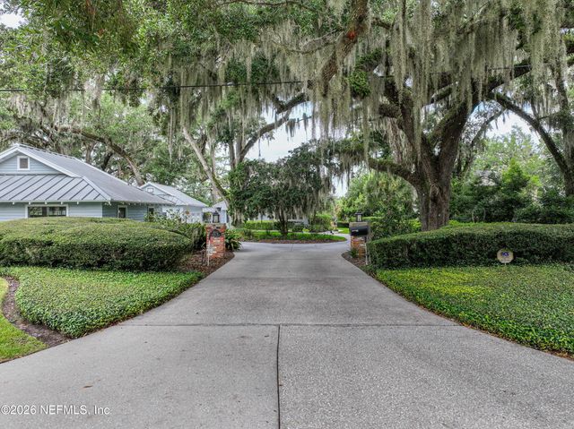4002 MCGIRTS Boulevard, Jacksonville, FL 32210