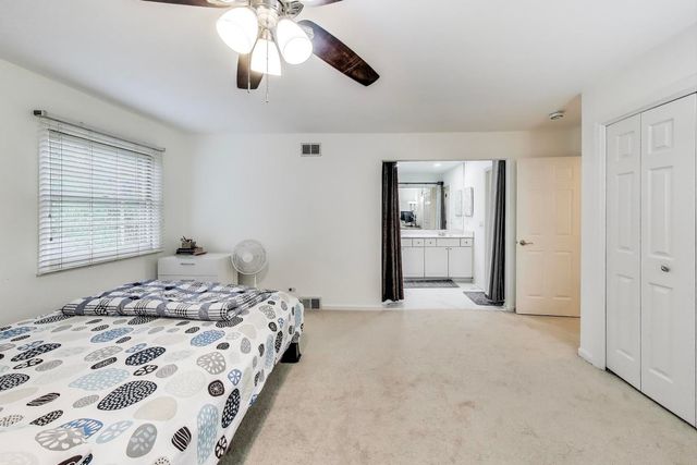 1110 S Plum Tree Lane, Palatine, IL 60067