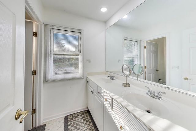 1110 S Plum Tree Lane, Palatine, IL 60067