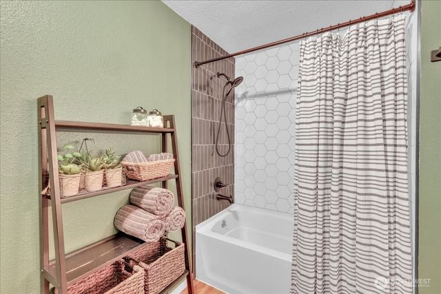 7225 95th Ave SW, Lakewood, WA 98498