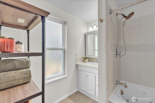 7225 95th Ave SW, Lakewood, WA 98498