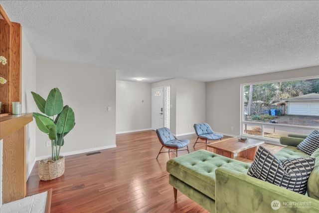 7225 95th Ave SW, Lakewood, WA 98498