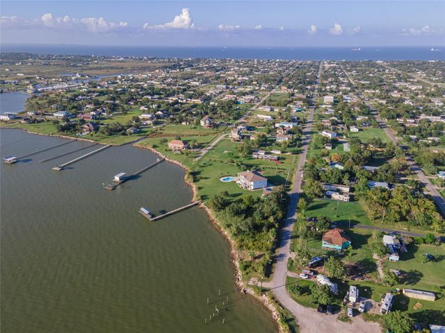 00 12th, San Leon, TX 77539