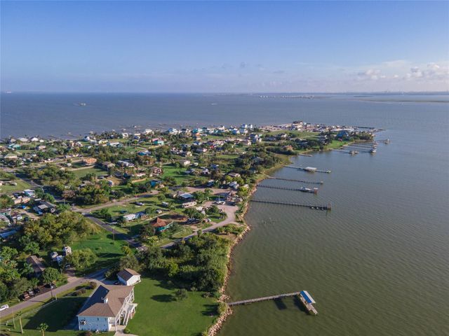 00 12th, San Leon, TX 77539