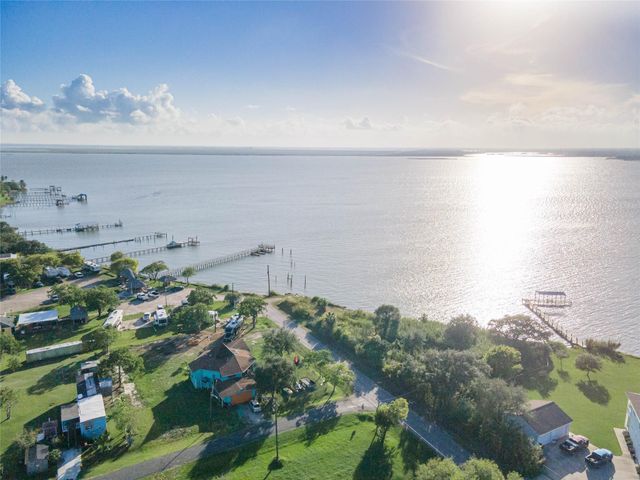 00 12th, San Leon, TX 77539