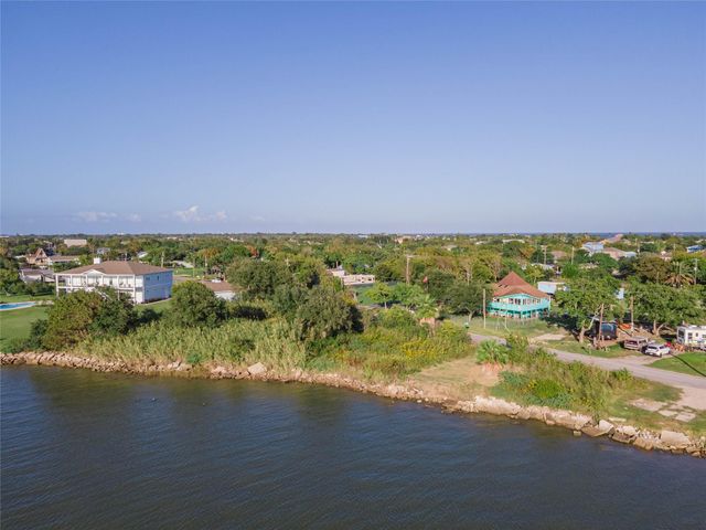 00 12th, San Leon, TX 77539