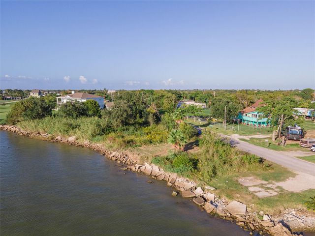 00 12th, San Leon, TX 77539