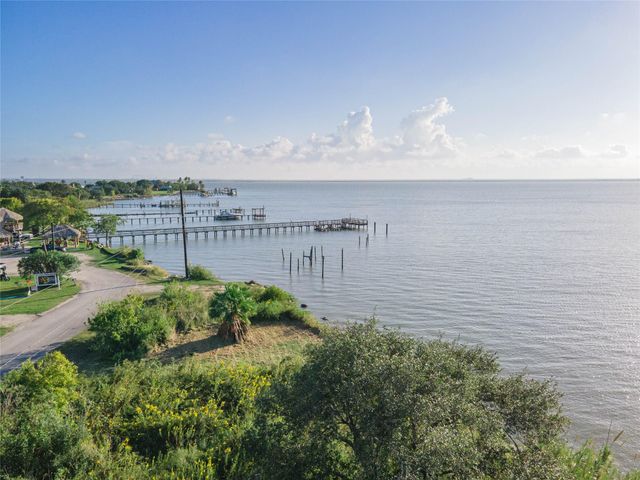 00 12th, San Leon, TX 77539