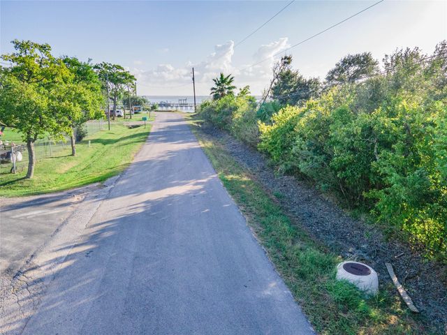 00 12th, San Leon, TX 77539