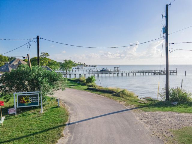 00 12th, San Leon, TX 77539