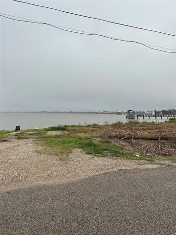 00 12th, San Leon, TX 77539