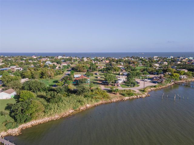 00 12th, San Leon, TX 77539