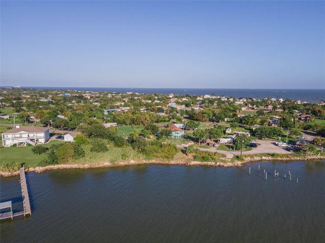 00 12th, San Leon, TX 77539