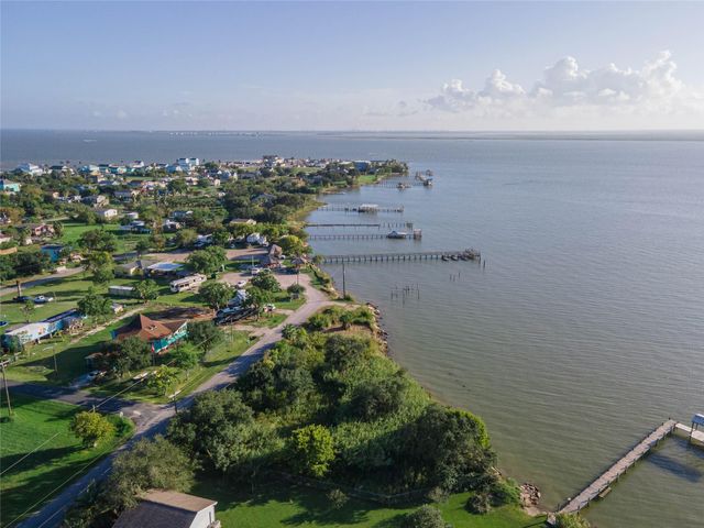 00 12th, San Leon, TX 77539