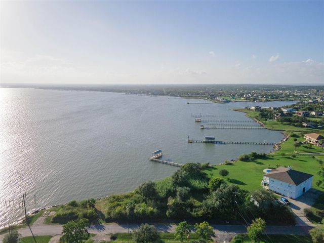 00 12th, San Leon, TX 77539