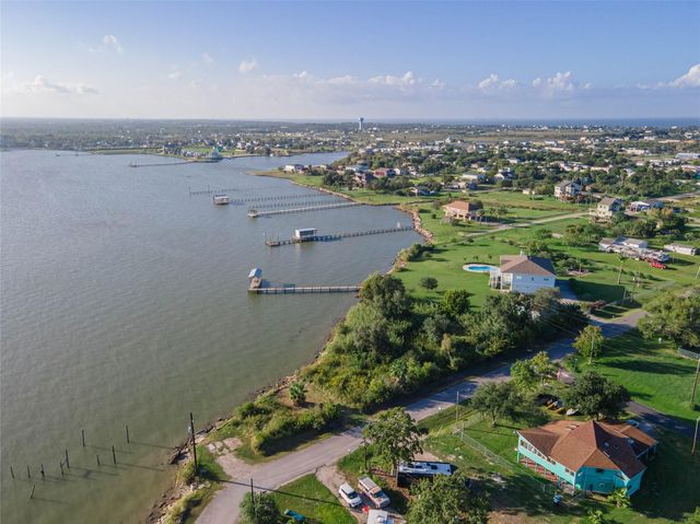 00 12th, San Leon, TX 77539