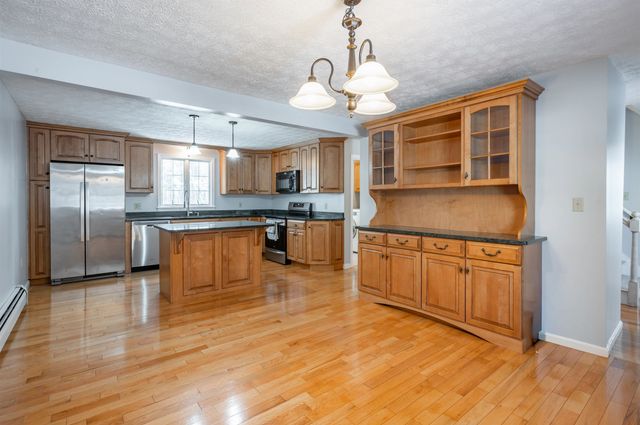 30 Clifton Road, Bedford, NH 03110