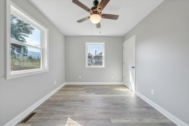 S 1919 Raymond AVE, Covington, VA 24426