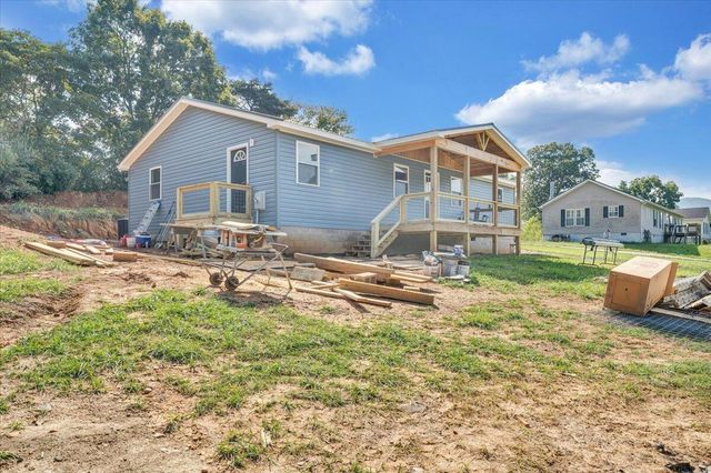 S 1919 Raymond AVE, Covington, VA 24426