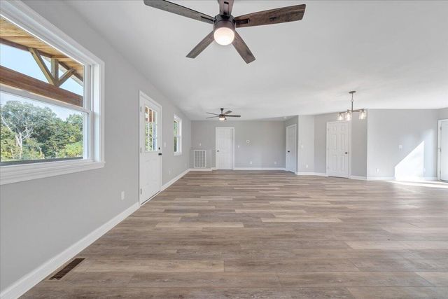 S 1919 Raymond AVE, Covington, VA 24426