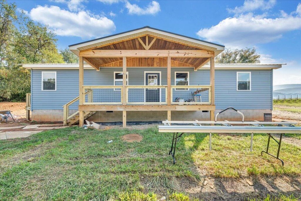 S 1919 Raymond AVE, Covington, VA 24426