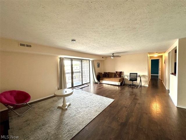 9771 Sunrise Boulevard N12, North Royalton, OH 44133