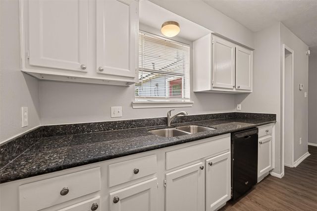 4608 W Jasmine Street, Pearland, TX 77581