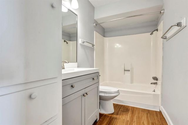 1000 W 26th ST 220, Austin, TX 78705