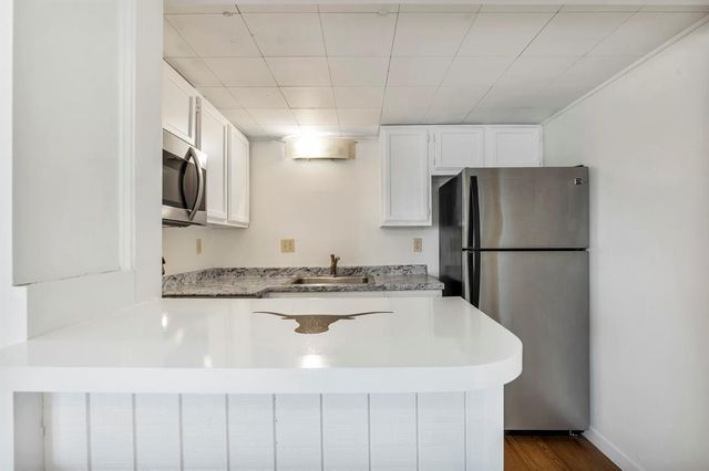 1000 W 26th ST 220, Austin, TX 78705