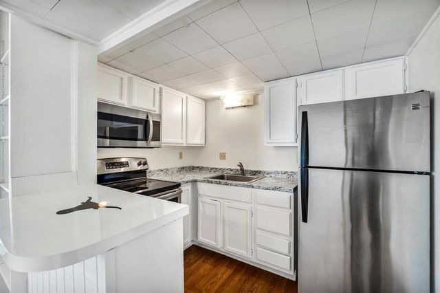 1000 W 26th ST 220, Austin, TX 78705