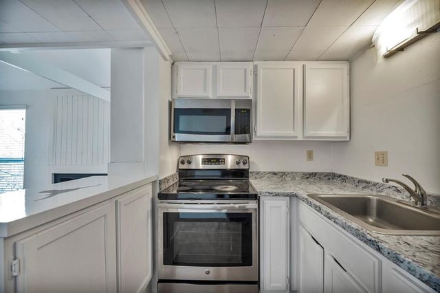 1000 W 26th ST 220, Austin, TX 78705