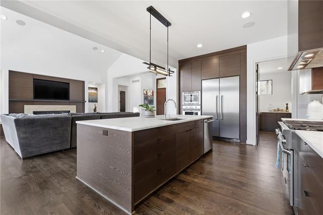 9645 Manor Road, Leawood, KS 66206