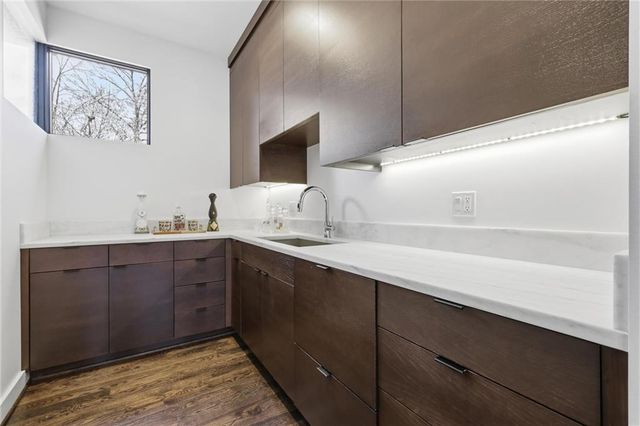 9645 Manor Road, Leawood, KS 66206