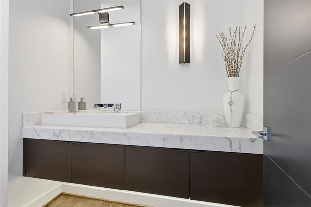 9645 Manor Road, Leawood, KS 66206