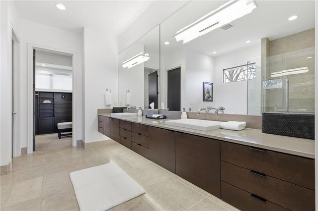 9645 Manor Road, Leawood, KS 66206