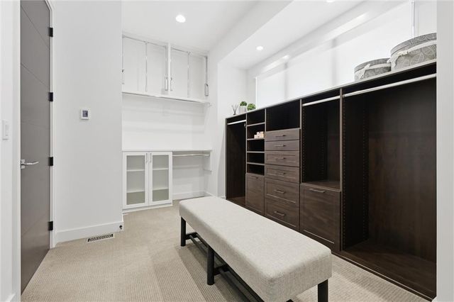 9645 Manor Road, Leawood, KS 66206