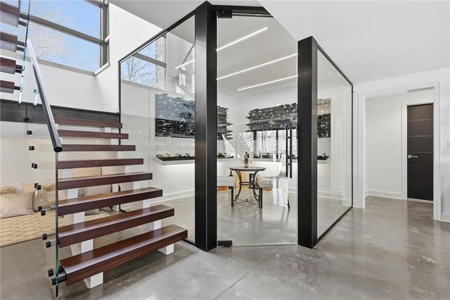 9645 Manor Road, Leawood, KS 66206