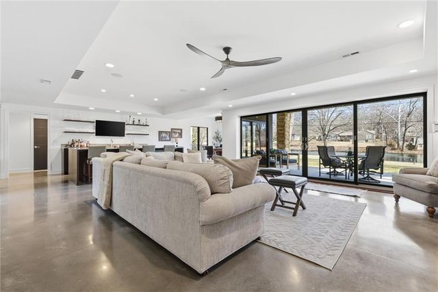 9645 Manor Road, Leawood, KS 66206